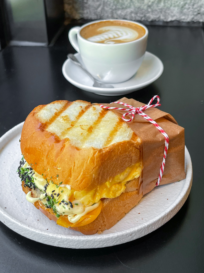 マドリード カフェ トースト